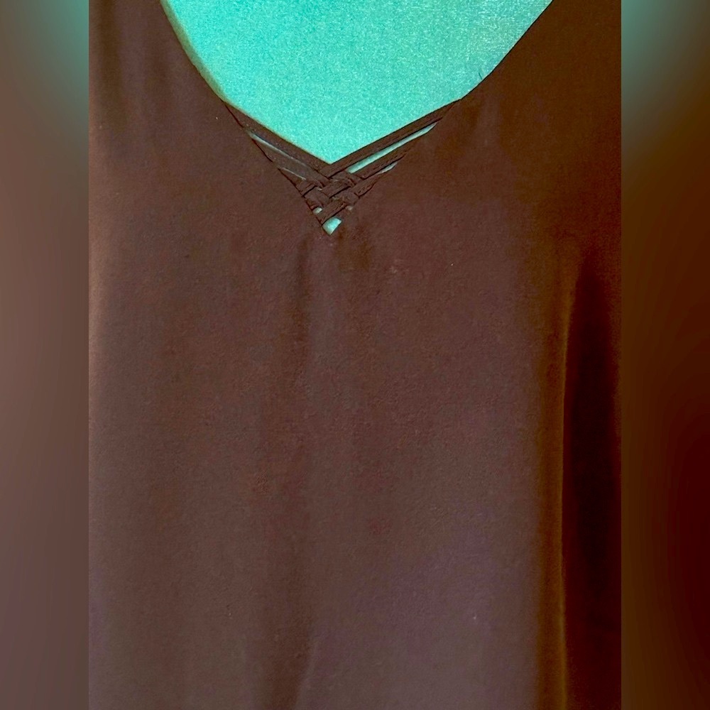 WHBM Black Cami M – Sleek V-Neck Crisscross Tank (Style 570293940)